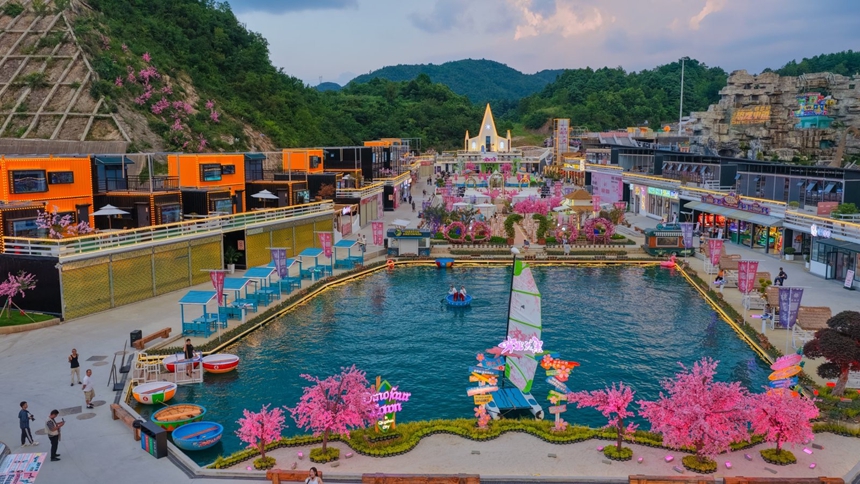 清鎮市侏羅紀恐龍小鎮。