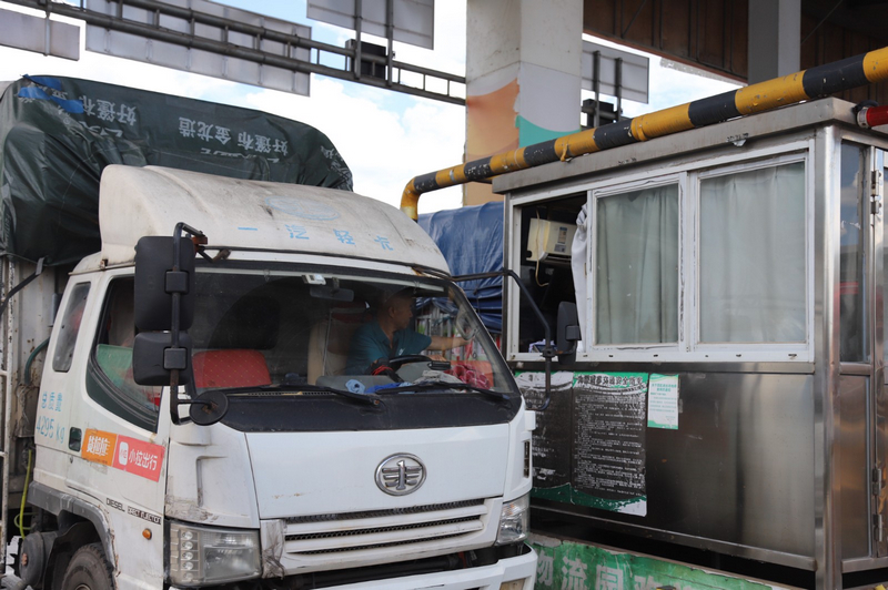 物流園進場通道。吳竹彧攝