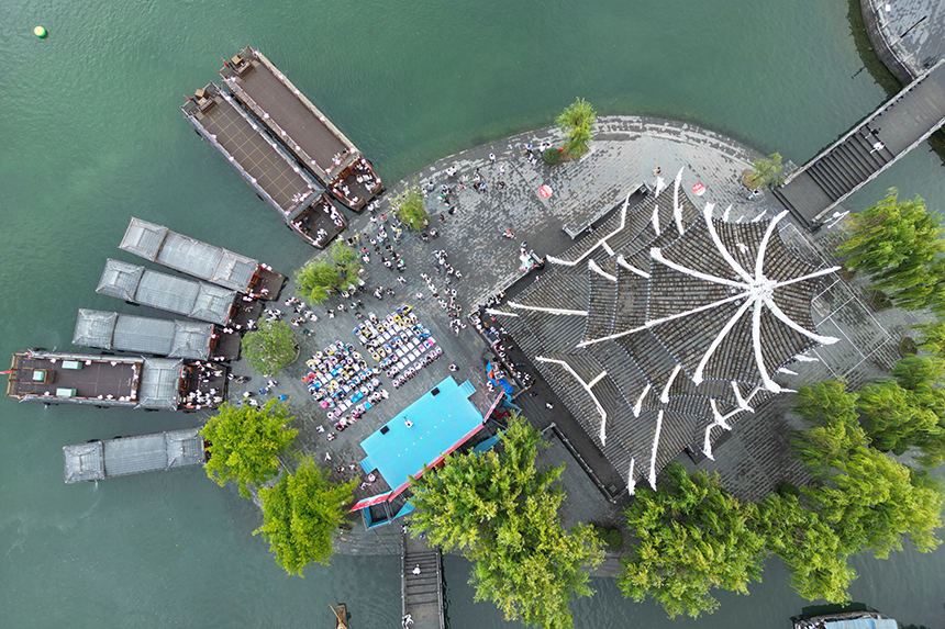 黔東南鎮遠古城七夕上演千年之戀。