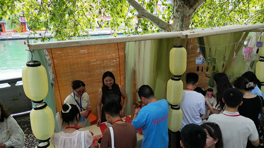 黔東南鎮遠古城七夕上演千年之戀。