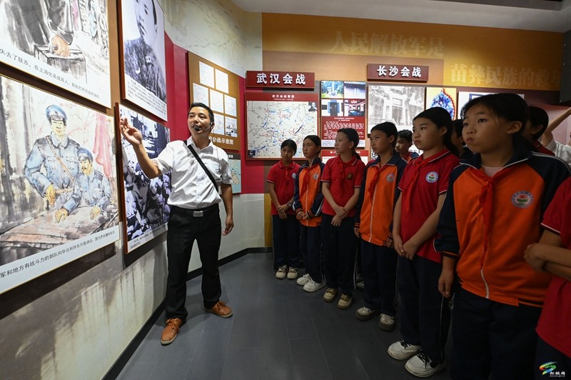 盤信鎮民族完?。簮蹏髁x教育成為“開學第一課”。