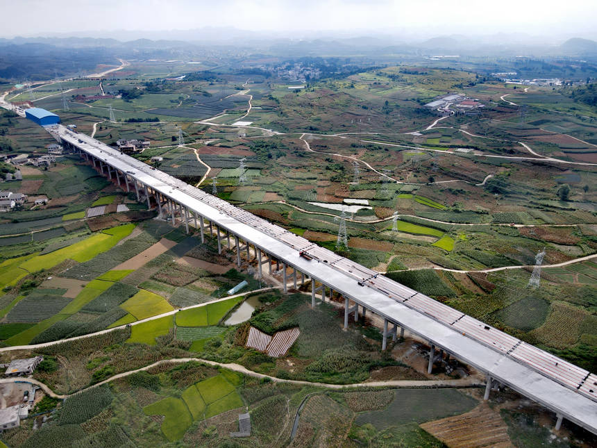 貴安擴容項目十二標段聶家包大橋。