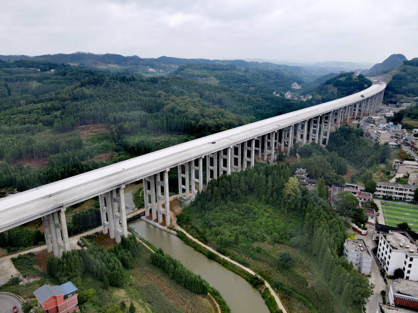 貴安擴容項目十二標段樂平特大橋。