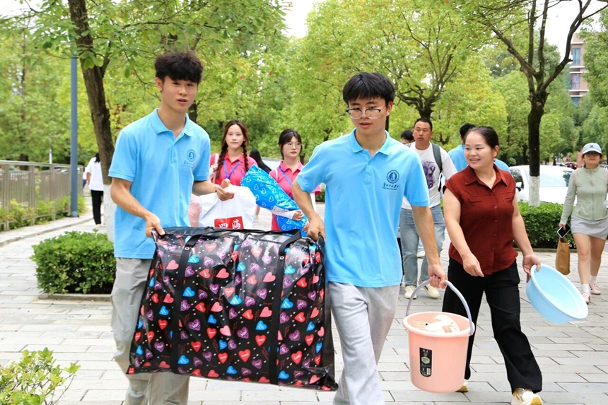 貴州師范學院迎來2025級新生。