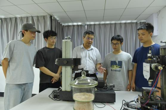 貴大教師團隊獲教育部第四批全國高校黃大年式教師團隊稱號。貴州大學供圖