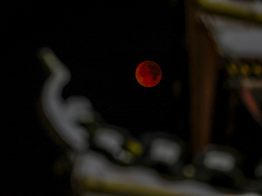 2025年9月8日，貴州省銅仁市玉屏侗族自治縣上空的月食景象。 