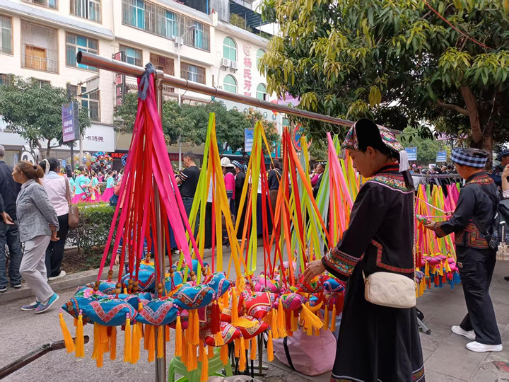 挑選糠包。