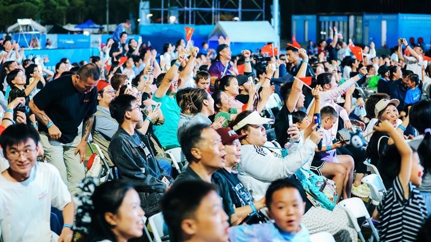 比賽現場，觀眾氣氛熱烈。貴州省體育局供圖.jpg