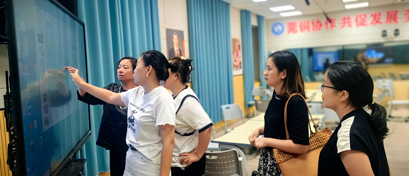 輔導老師參加銅仁市2025年優質課比賽。