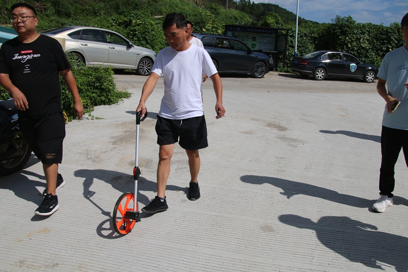 圖為：建設完成民宗局親自進行驗收