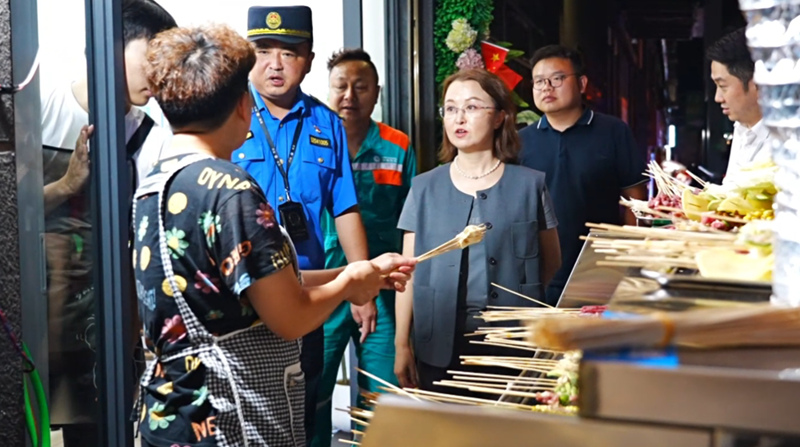 西秀開展夜間經濟聯合集中整治行動。