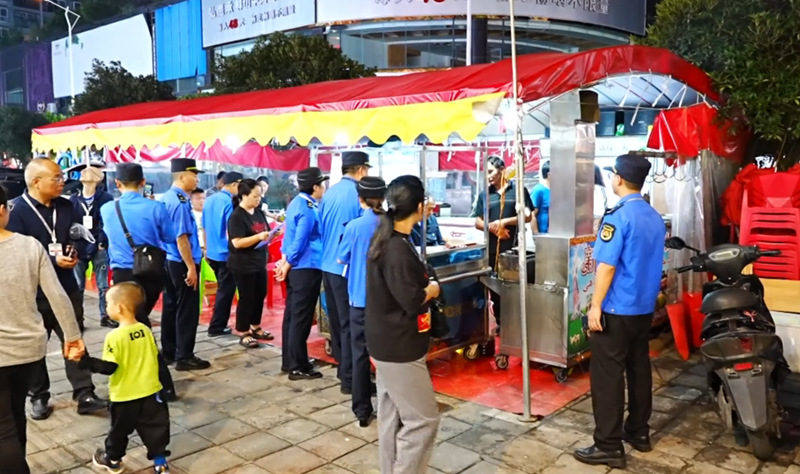 西秀開展夜間經濟聯合集中整治行動。