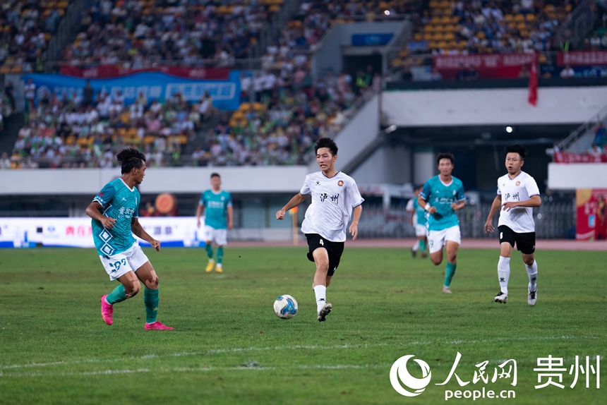 2025城市足球邀請賽比賽現場。人民網記者 涂敏攝