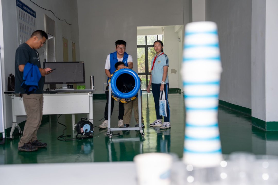 探索科技奧秘。貴州民族大學供圖