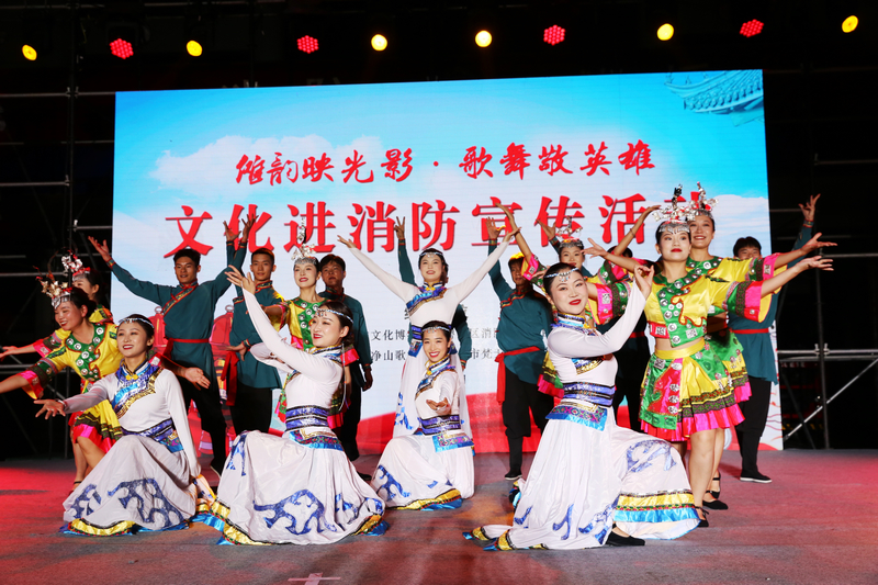 舞蹈《再唱山歌給黨聽》。