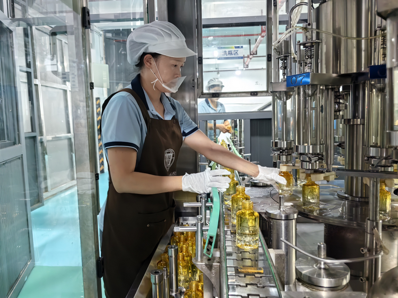 波匠坊小瓶酒生產線。