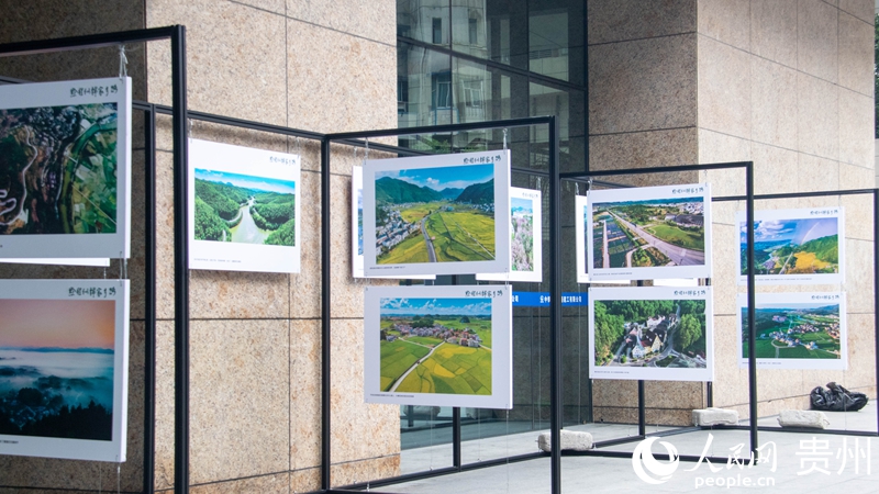 攝影展一隅。 人民網 黃小桃攝.jpg