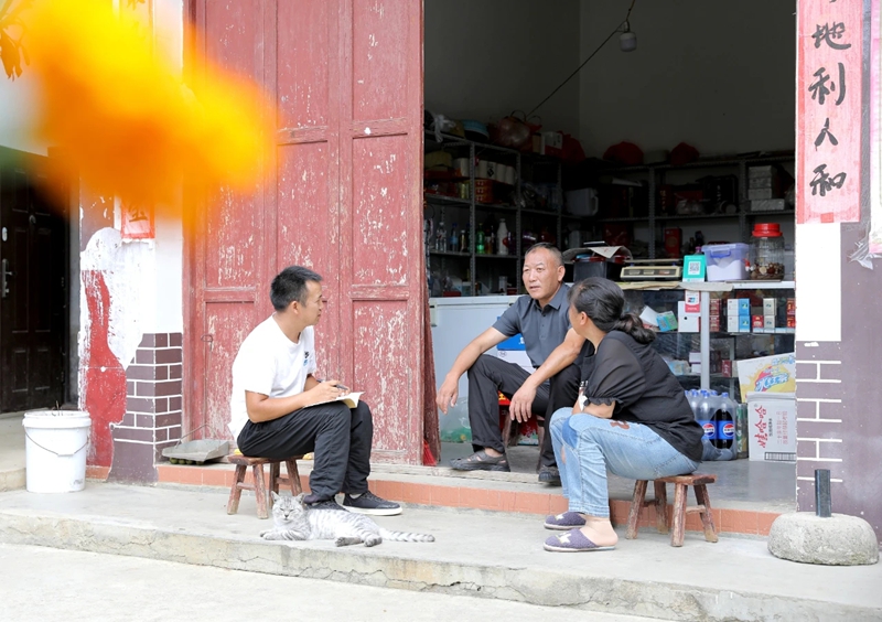 貴州黔西林泉鎮：“小箱”落地促變貌  東西協作添“顏”值 (4)