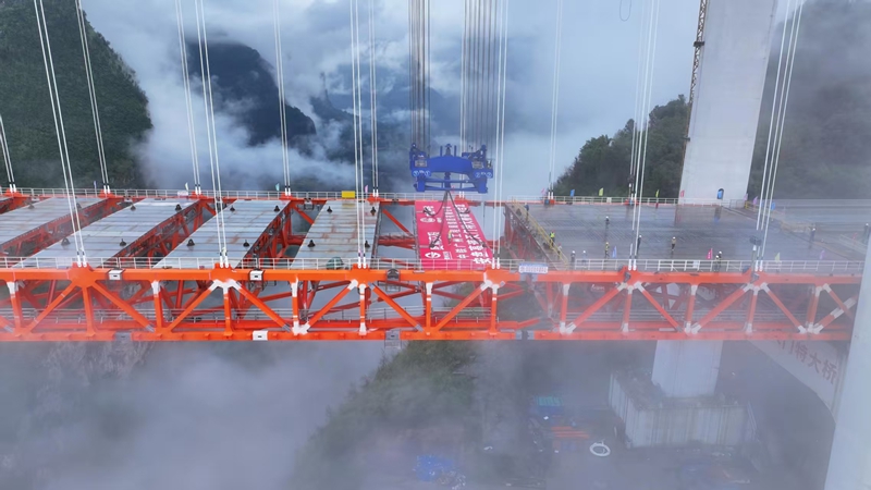 建設中的天門特大橋。