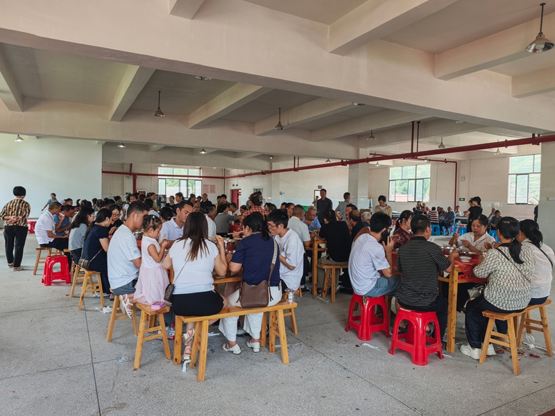 仁懷市大壩鎮簸箕壩村“合約食堂”。