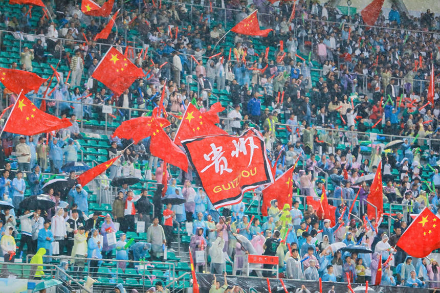 賽事吸引了眾多球迷、市民觀賽。班浪攝