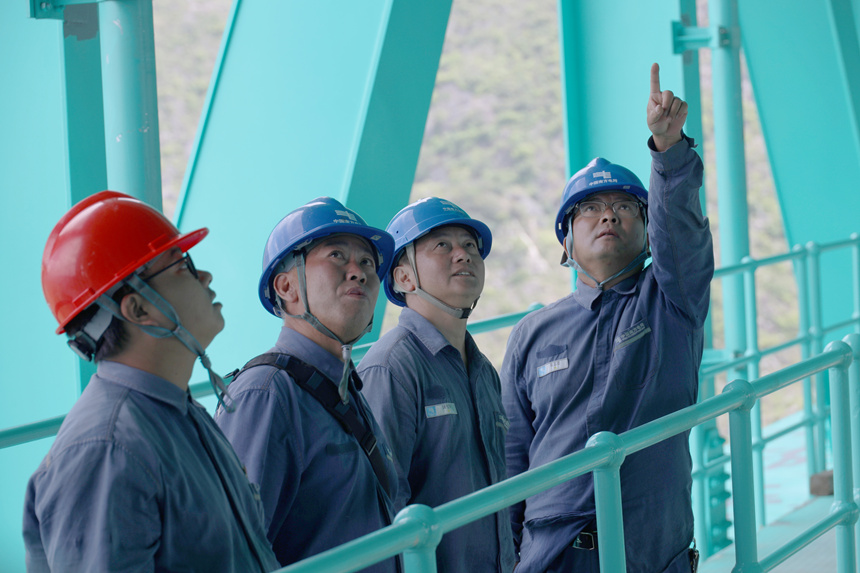 對大橋的用電設備設施進行巡檢服務。