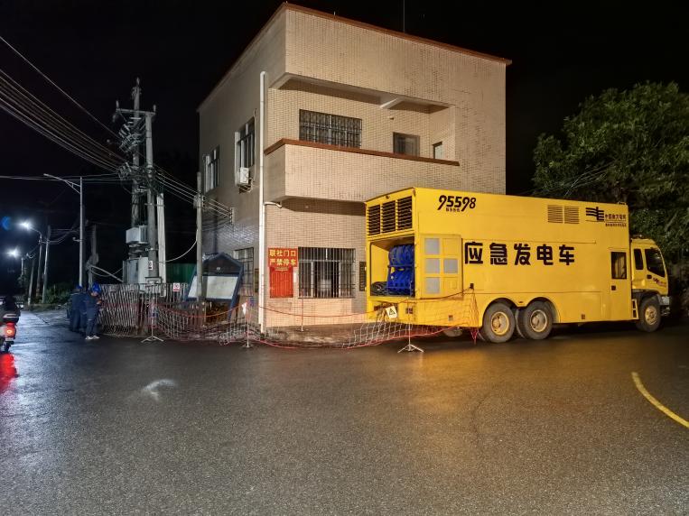 應急發電車接入完畢。