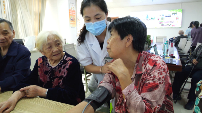 西秀區多方聯動筑牢老年健康防線。