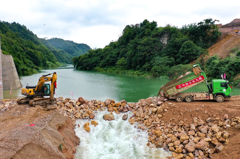 9月25日，拍攝的國家重大水利工程宣威水庫樞紐工程截流現場（無人機拍攝）。潘希來 攝 (5)