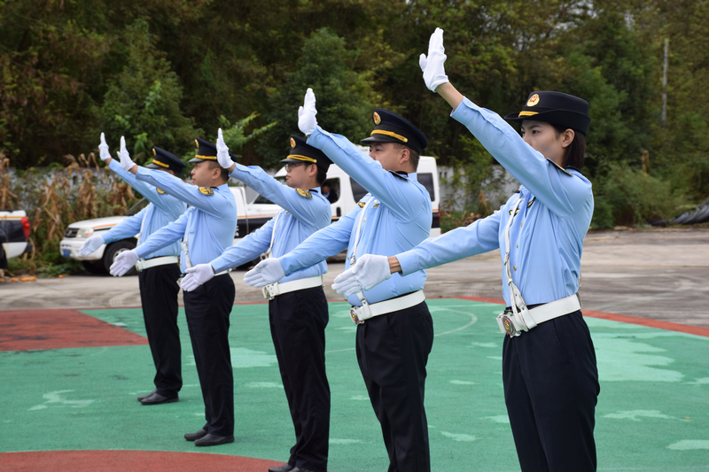 交通指揮手勢考核。