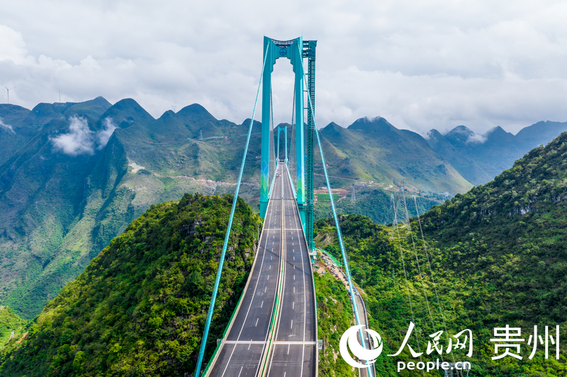 航拍貴州花江峽谷大橋。人民網記者 涂敏攝