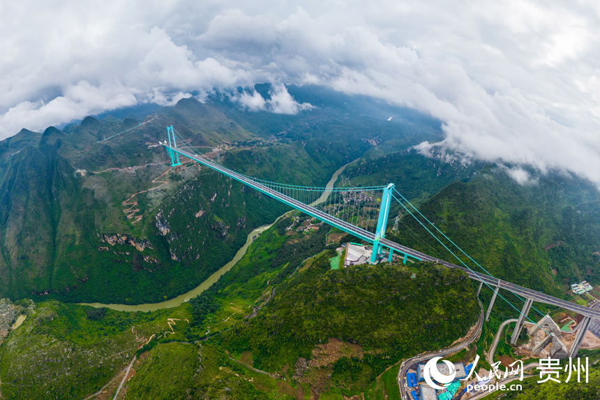 7 航拍“橫豎”都是世界第一的花江峽谷大橋。人民網記者 涂敏攝
