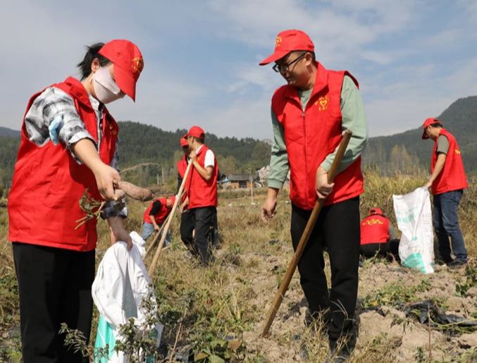 公路熱血寫青春 服務一線見丹心