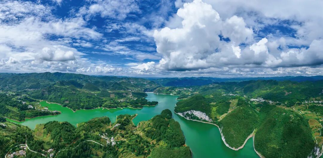 碧波蕩漾的斯拉河。