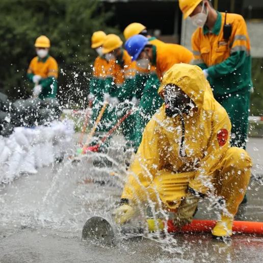 9月19日，畢節市在赫章縣水泥廠舉行2025年突發環境事件應急救援聯合演練。本次演練模擬一輛氨水運輸罐車在廠區大門處發生意外......