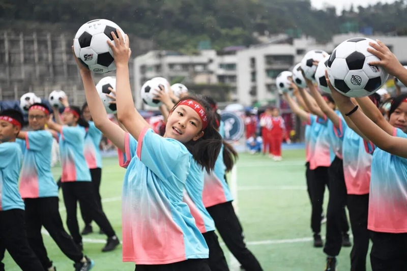 9月29日，貴陽市第十八中學第四十五屆體育藝術節開幕式節目展演現場。