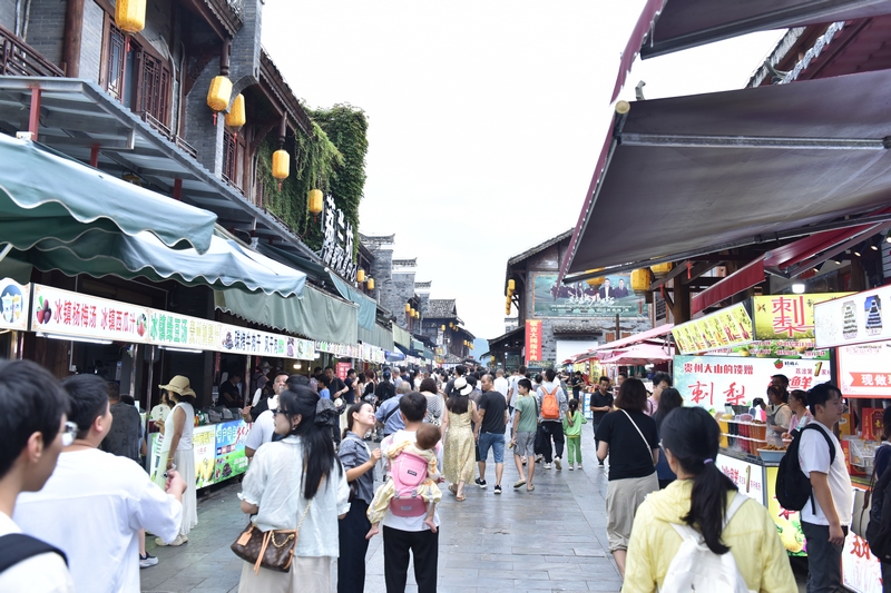 小七孔東門美食街。