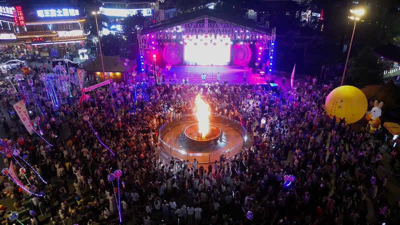 古鎮篝火-無人機大景。