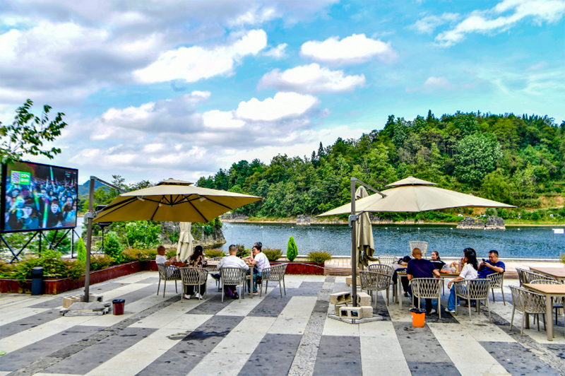 位于百花湖畔的塞倫斯·勝境民宿。
