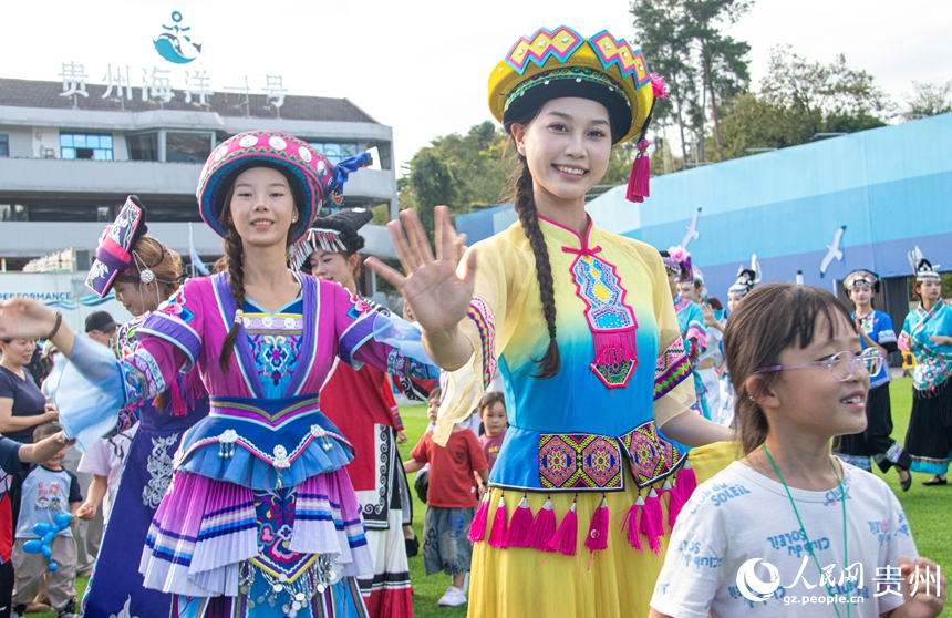 巡游現場。 人民網 黃小桃攝