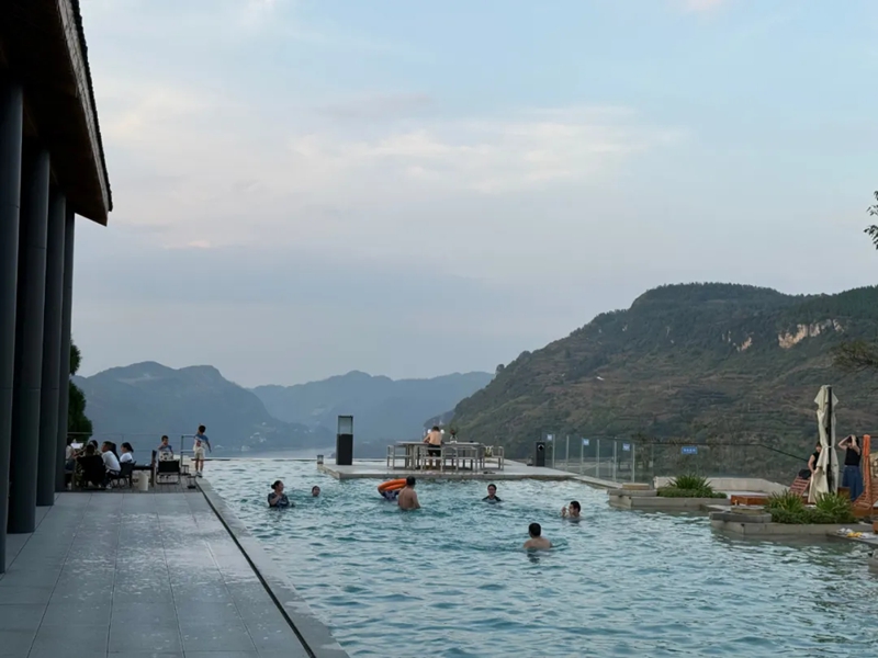 息烽雙節旅游市場火熱。