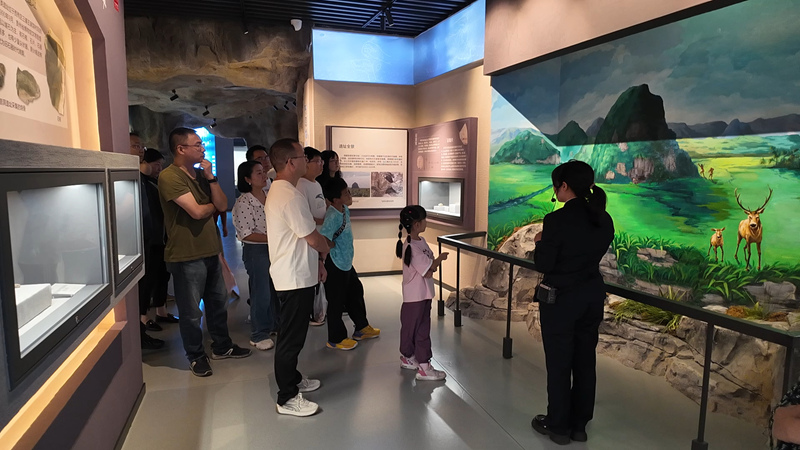 國慶假期安順市博物館人氣火爆 文化盛宴引游客紛至沓來。
