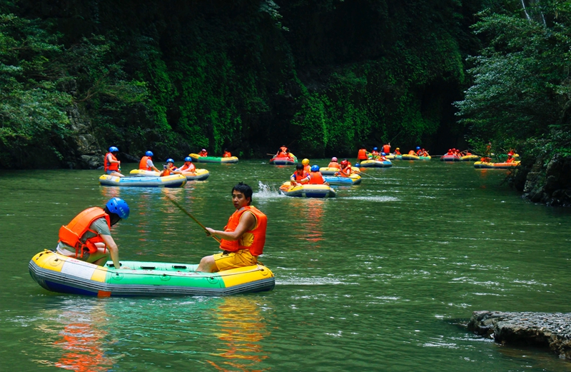 圖為：南江大峽谷漂流