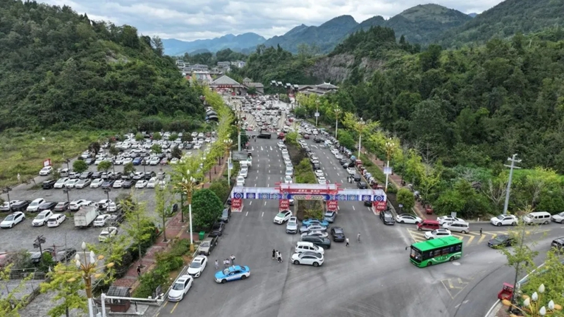 仡佬之源景區大門口航拍.jpg
