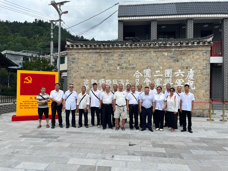 組織老干部參觀石梁鄉紅色研學基地.jpg