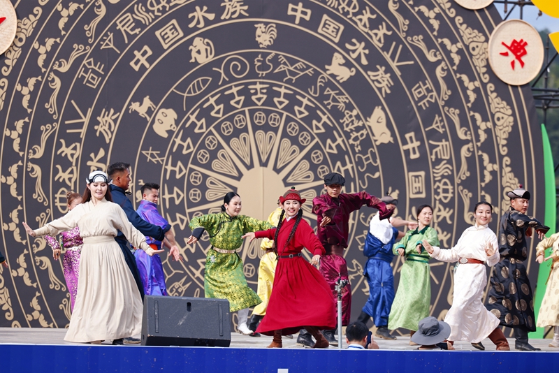 民族文化表演。