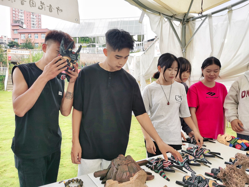 當非遺木雕遇見文創市集。