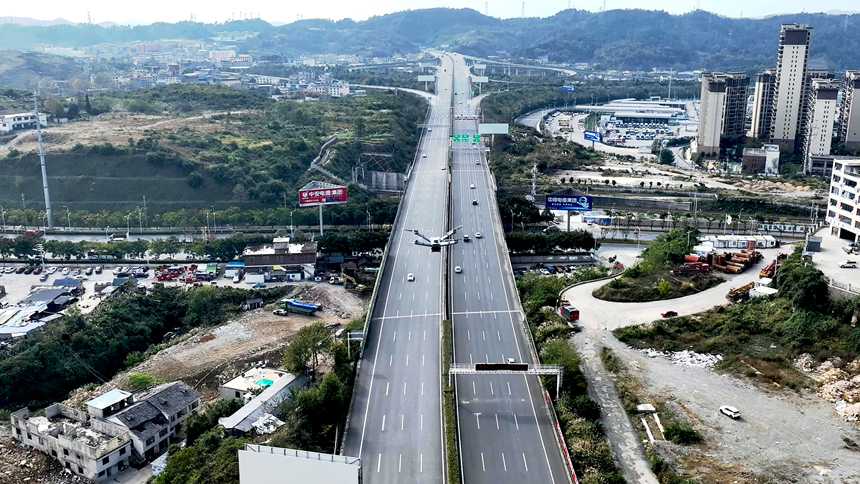 日常巡檢。貴州博?？朴嵖萍及l展有限公司供圖