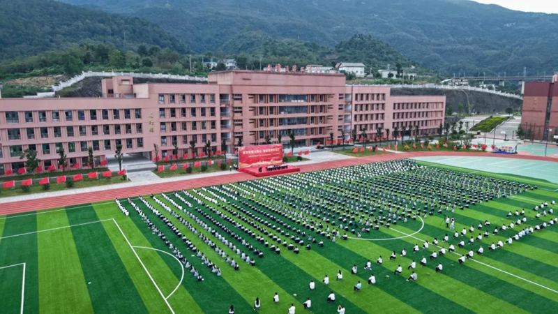 息烽縣第三中學正式啟用。