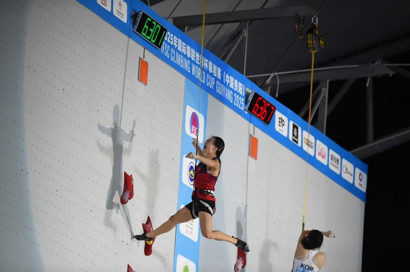 2025國際攀聯世界杯攀巖賽貴陽站——中國隊運動員蒙世雪在決賽現場。